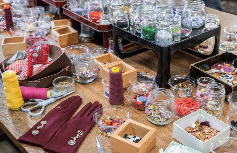 多彩に揃った飾り付け用のパーツ