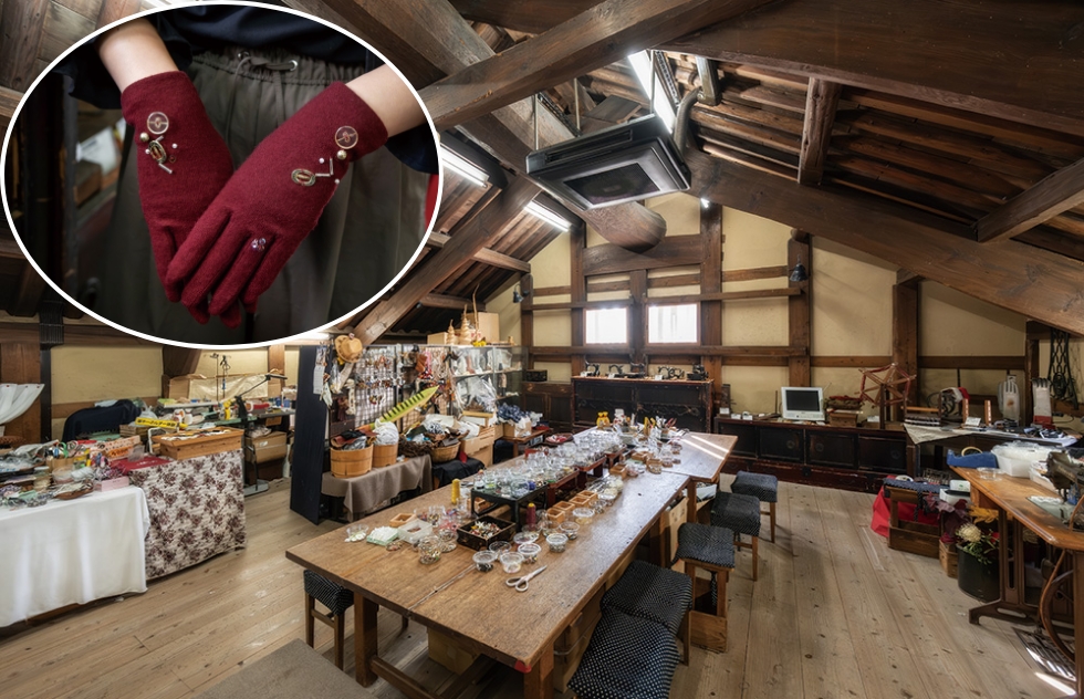 手袋と讃州井筒屋敷